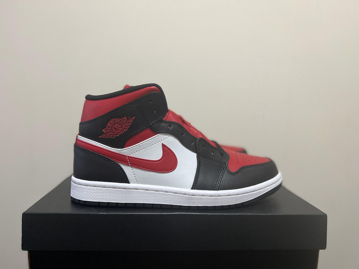 Air Jordan 1 Mid Bred White Black Red