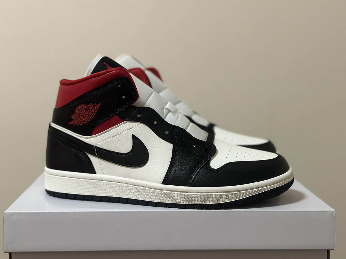 Air Jordan 1 Mid Gym Red Panda