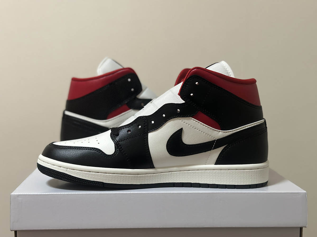 Air Jordan 1 Mid Gym Red Panda