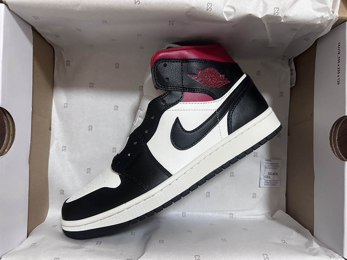 Air Jordan 1 Mid Gym Red Panda