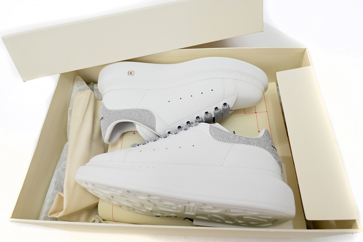 Alexander McQueen Sneaker Loose Drilling