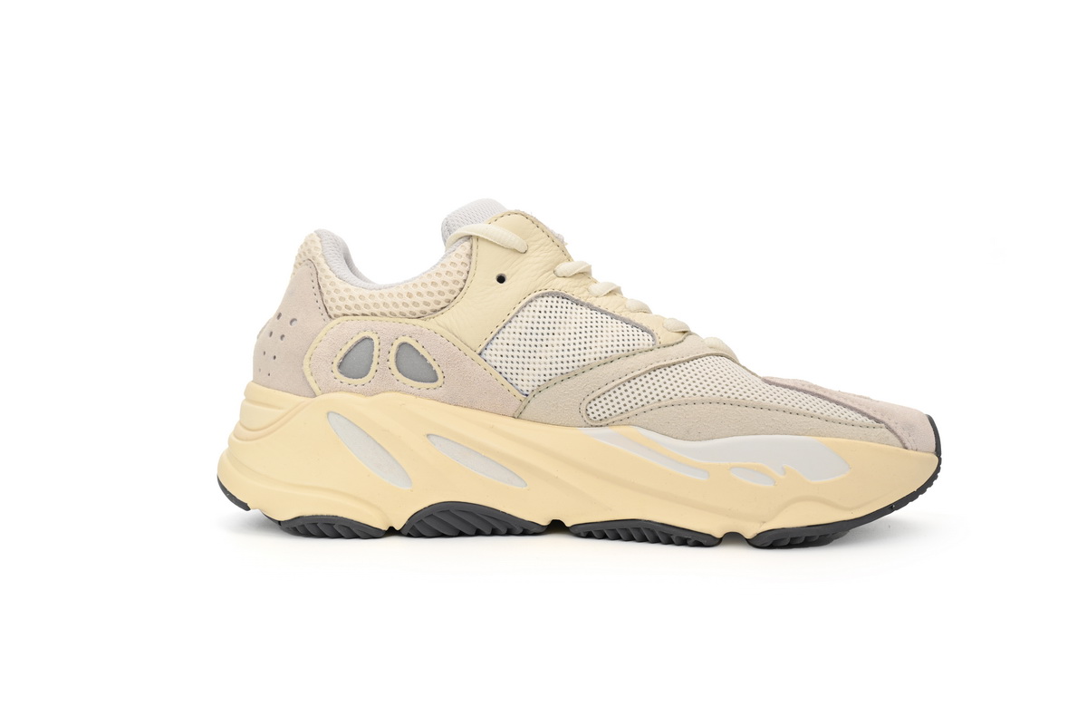 Yeezy Boost 700 Analog